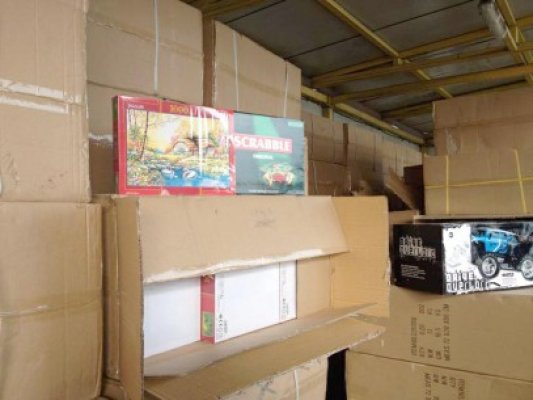 Jucării susceptibile a fi contrafăcute, confiscate de frontierişti